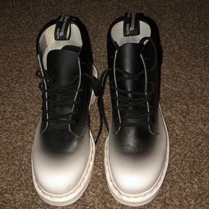 Dr. Martens Air Wait